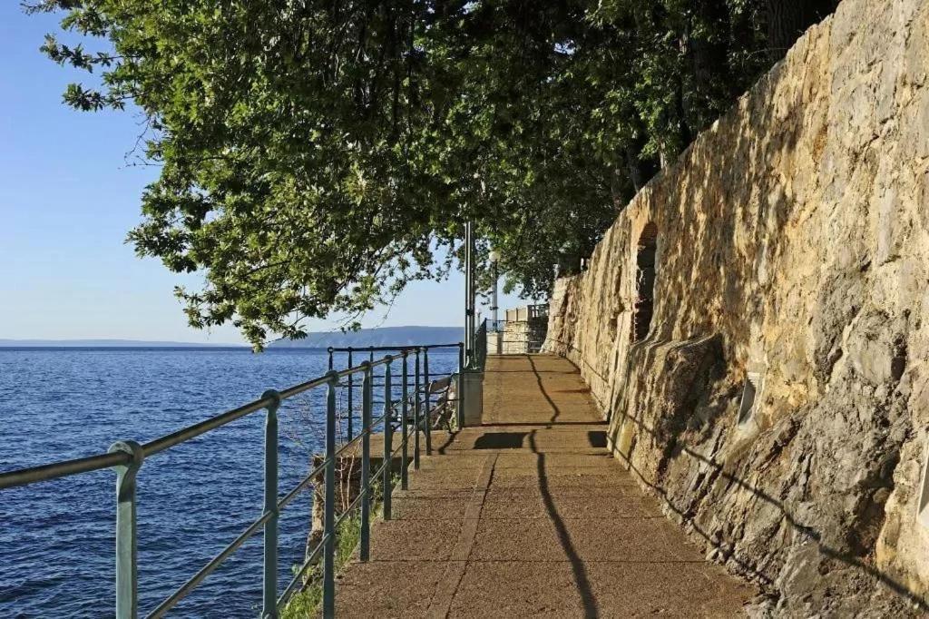 Villa Lovran - 150M To The Beach - Infinity Pool - Incredible Sea View - Fitness Room Bagian luar foto