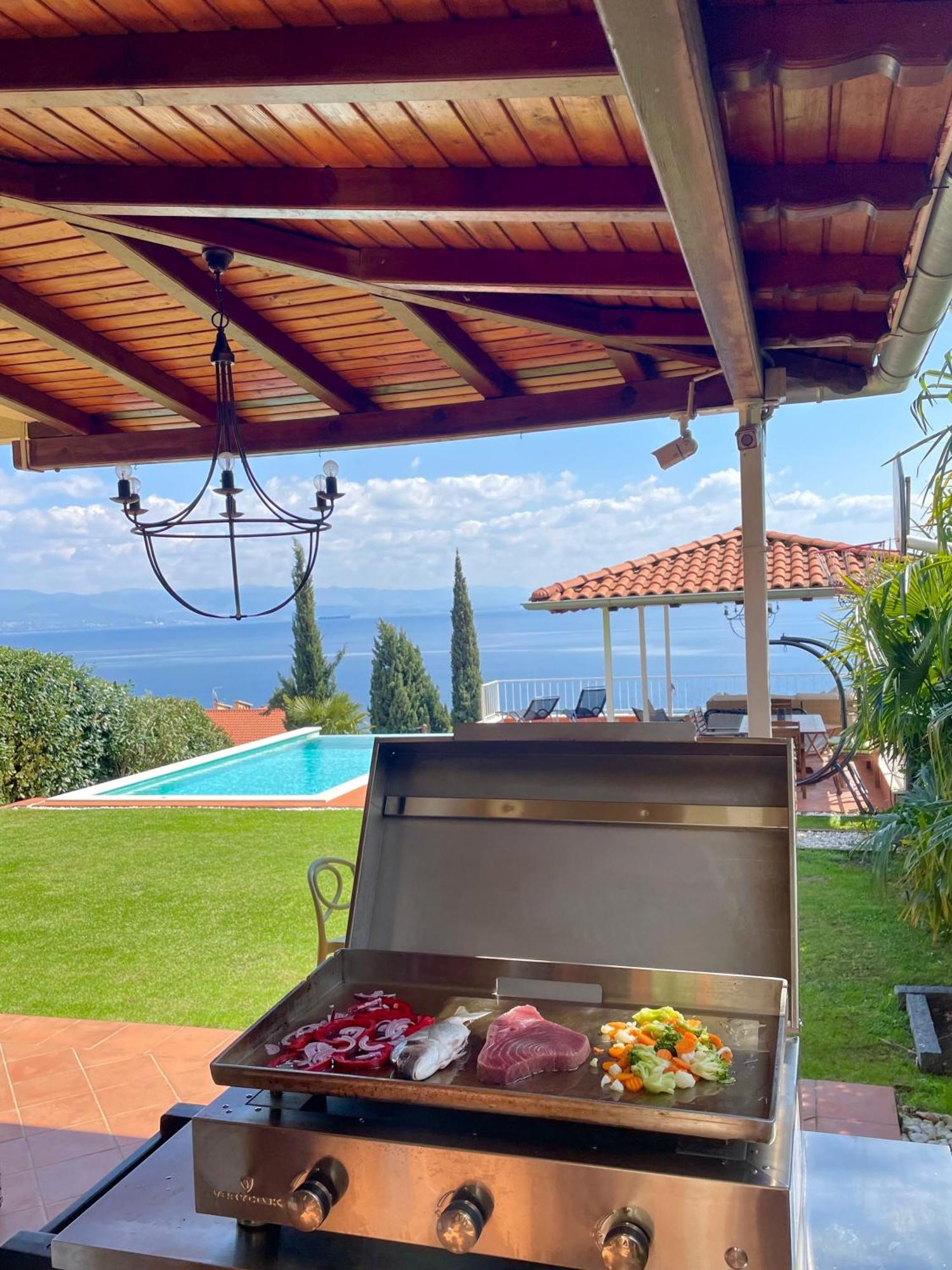 Villa Lovran - 150M To The Beach - Infinity Pool - Incredible Sea View - Fitness Room Bagian luar foto