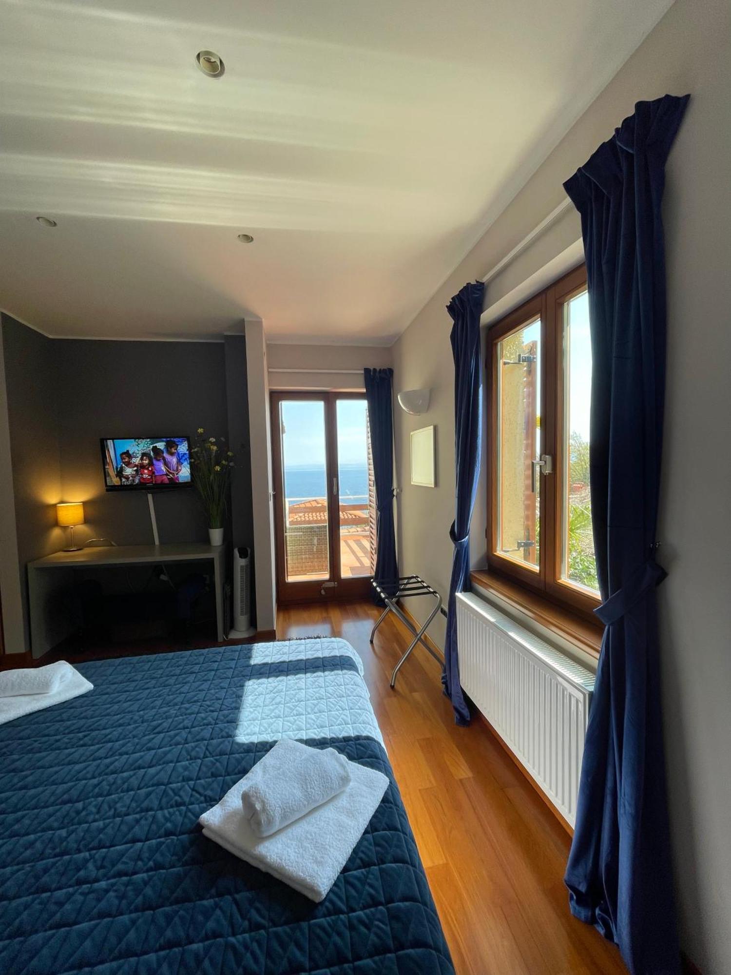 Villa Lovran - 150M To The Beach - Infinity Pool - Incredible Sea View - Fitness Room Bagian luar foto
